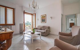Comfy Flat Steps Away From Siena Station!