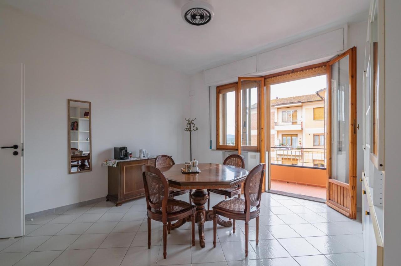 Comfy Flat Steps Away From Siena Station! Exterior foto