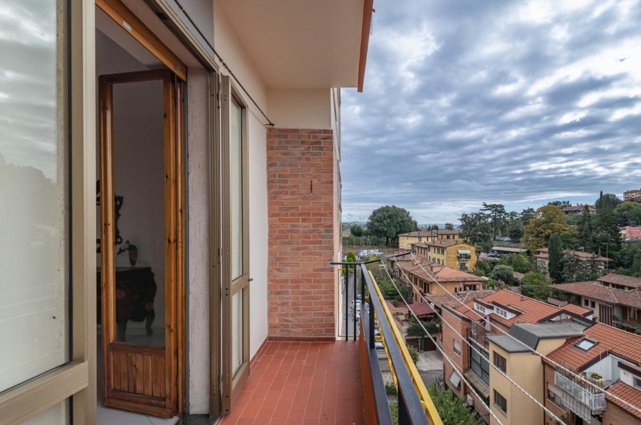 Comfy Flat Steps Away From Siena Station! Exterior foto