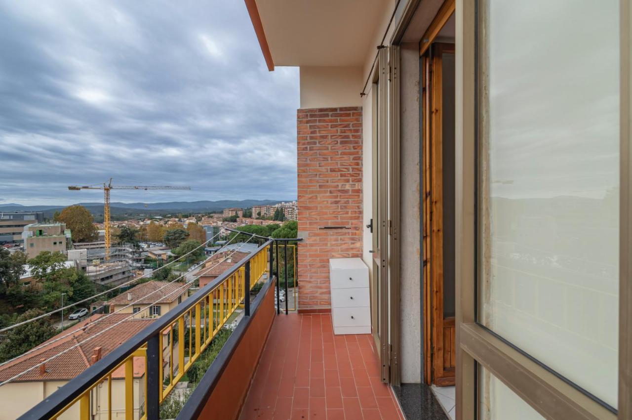 Comfy Flat Steps Away From Siena Station! Exterior foto