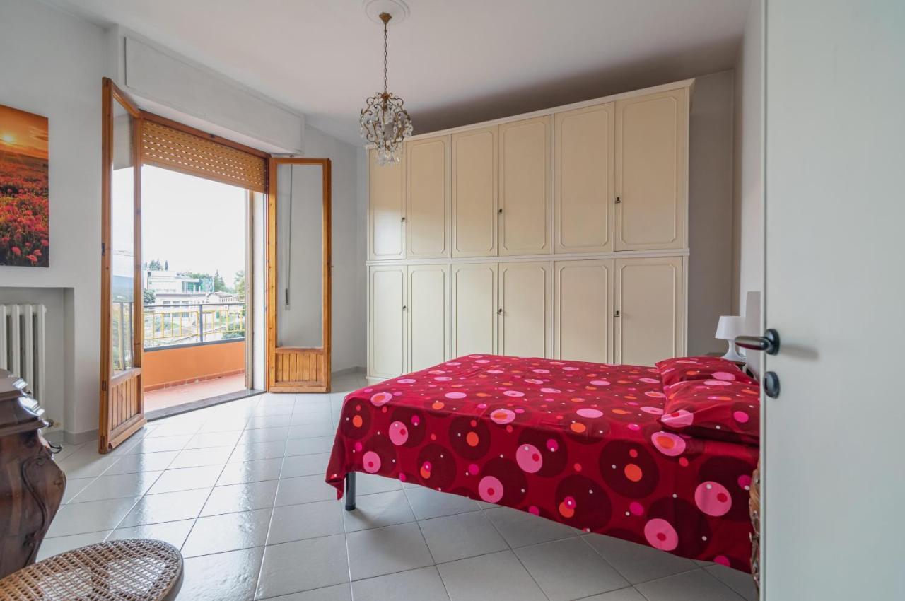 Comfy Flat Steps Away From Siena Station! Exterior foto
