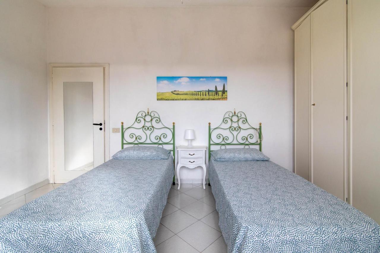 Comfy Flat Steps Away From Siena Station! Exterior foto