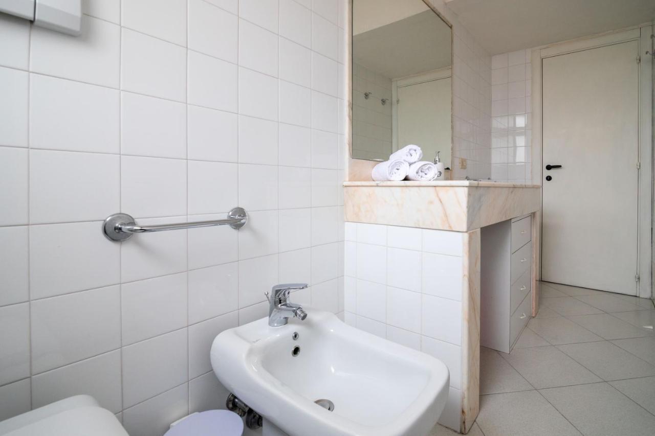 Comfy Flat Steps Away From Siena Station! Exterior foto